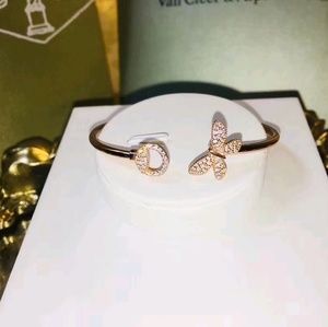 Meet your Posher, Wcs